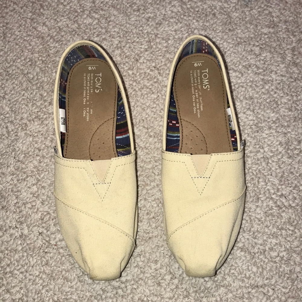 Cream Toms